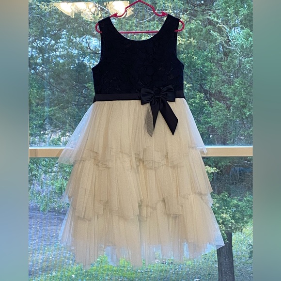 GIRL’S DRESS BUNDLE. - Picture 12 of 14